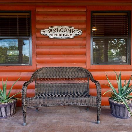 Cabin 1 Rental 15 Minutes From Magnolia And Baylor Waco Exterior photo