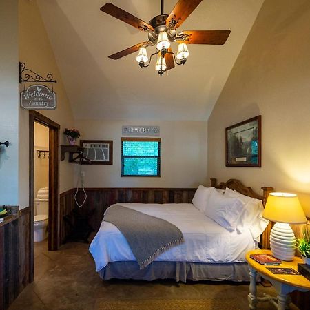 Cabin 1 Rental 15 Minutes From Magnolia And Baylor Waco Exterior photo