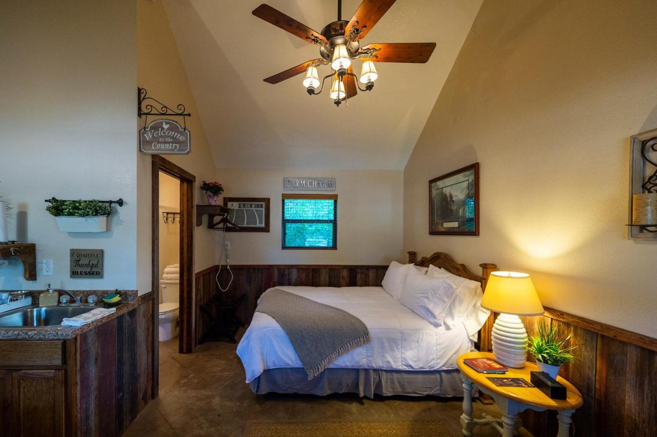 Cabin 1 Rental 15 Minutes From Magnolia And Baylor Waco Exterior photo