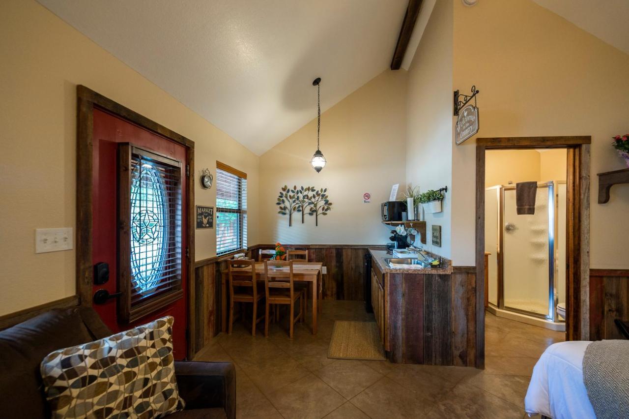 Cabin 1 Rental 15 Minutes From Magnolia And Baylor Waco Exterior photo